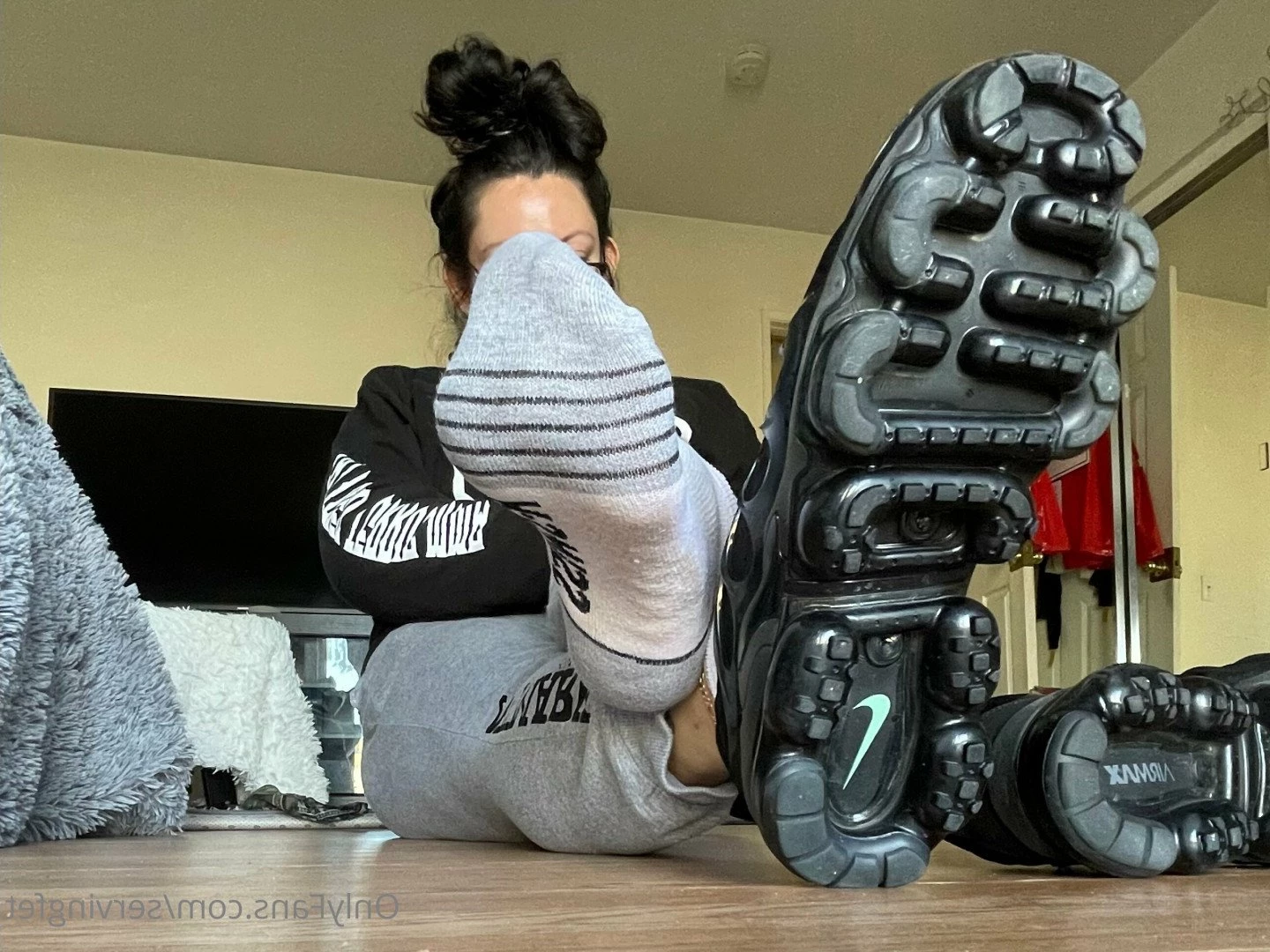 SERVINGBAREFEET [ servingfet ] Onlyfans leaked photo 5094562 on Hotleaks.tv