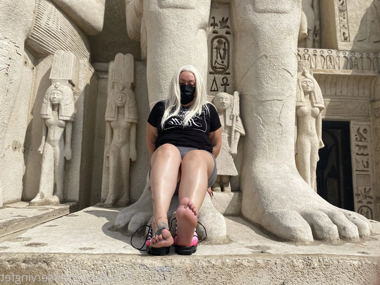 SERVINGBAREFEET [ servingfet ] Onlyfans leaked photo 5095240 on Hotleaks.tv