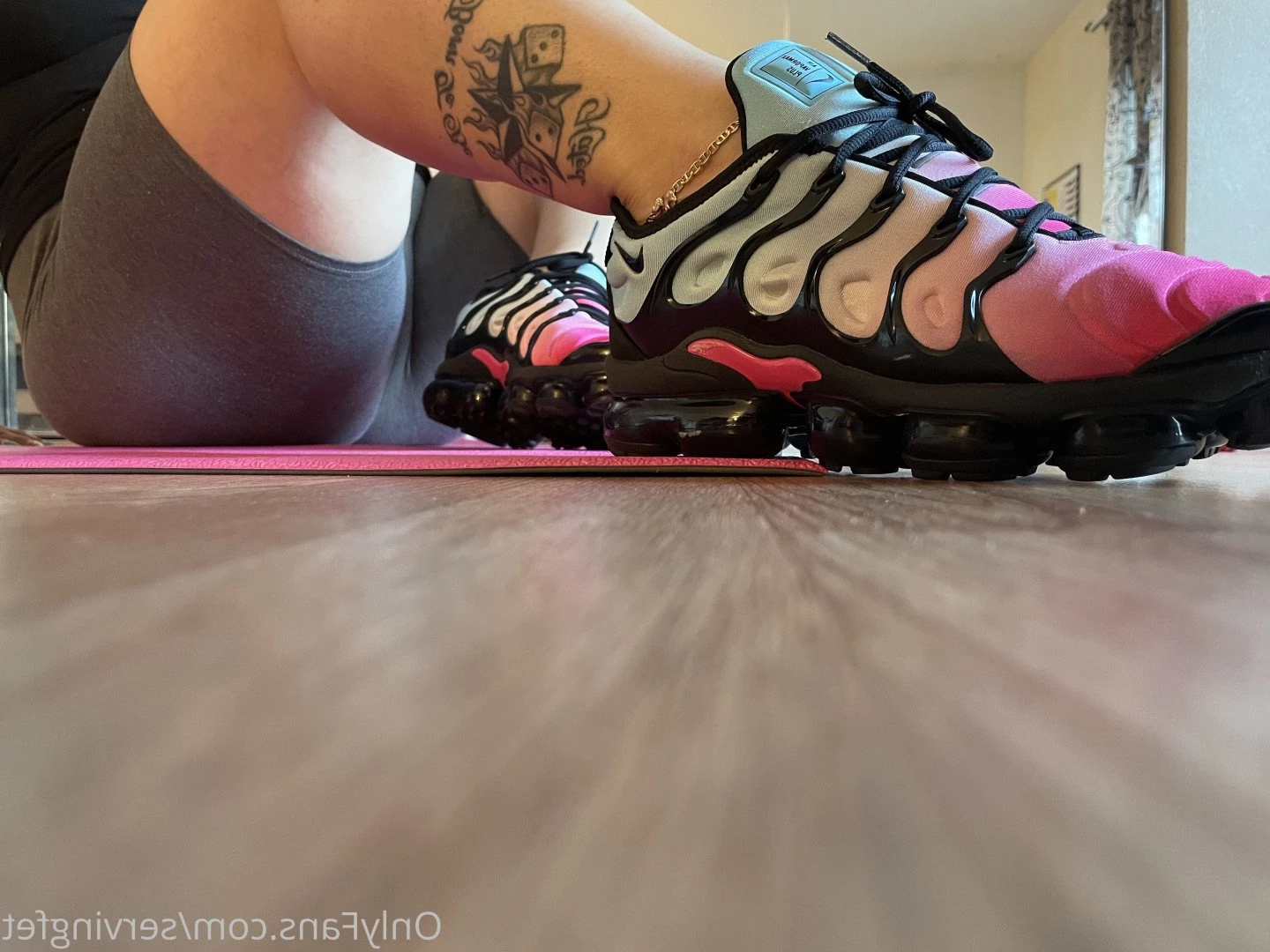 SERVINGBAREFEET [ servingfet ] Onlyfans leaked photo 5095547 on Hotleaks.tv