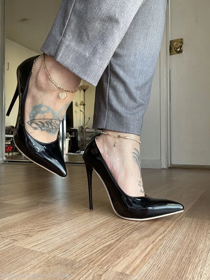 SERVINGBAREFEET [ servingfet ] Onlyfans leaked photo 5096508 on Hotleaks.tv