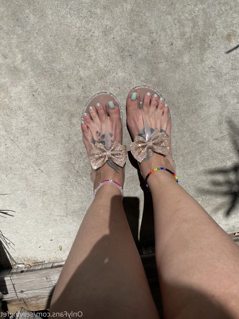 SERVINGBAREFEET [ servingfet ] Onlyfans leaked photo 5097537 on Hotleaks.tv