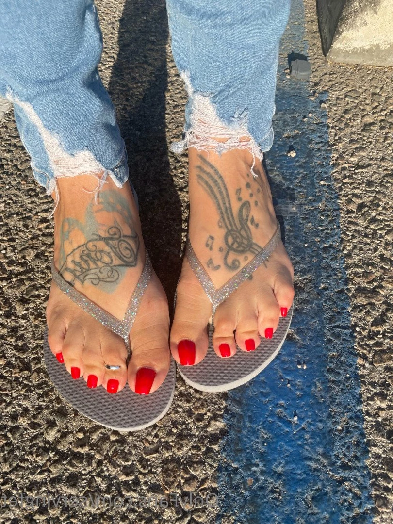 SERVINGBAREFEET [ servingfet ] Onlyfans leaked photo 5099520 on Hotleaks.tv