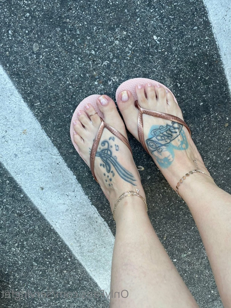 SERVINGBAREFEET [ servingfet ] Onlyfans leaked photo 5100199 on Hotleaks.tv