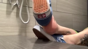 SERVINGBAREFEET [ servingfet ] Onlyfans leaked video 5344235 on Hotleaks.tv