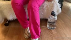 SERVINGBAREFEET [ servingfet ] Onlyfans leaked video 5344436 on Hotleaks.tv