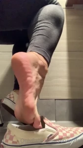 SERVINGBAREFEET [ servingfet ] Onlyfans leaked video 5344494 on Hotleaks.tv