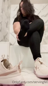 SERVINGBAREFEET [ servingfet ] Onlyfans leaked video 5344580 on Hotleaks.tv