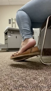 SERVINGBAREFEET [ servingfet ] Onlyfans leaked video 5345109 on Hotleaks.tv