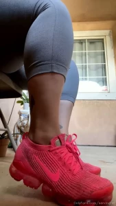 SERVINGBAREFEET [ servingfet ] Onlyfans leaked video 5345139 on Hotleaks.tv