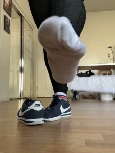 SERVINGBAREFEET [ servingfet ] Onlyfans leaked video 5345243 on Hotleaks.tv