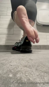 SERVINGBAREFEET [ servingfet ] Onlyfans leaked video 5345546 on Hotleaks.tv