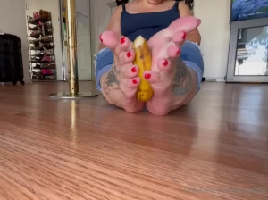 SERVINGBAREFEET [ servingfet ] Onlyfans leaked video 5345622 on Hotleaks.tv