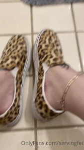 SERVINGBAREFEET [ servingfet ] Onlyfans leaked video 5345747 on Hotleaks.tv