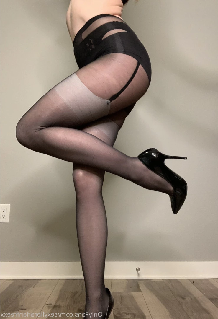 The Free Sexy Librarian [ sexylibrarianfreexx ] Onlyfans leaked photo 9732935 on Hotleaks.tv