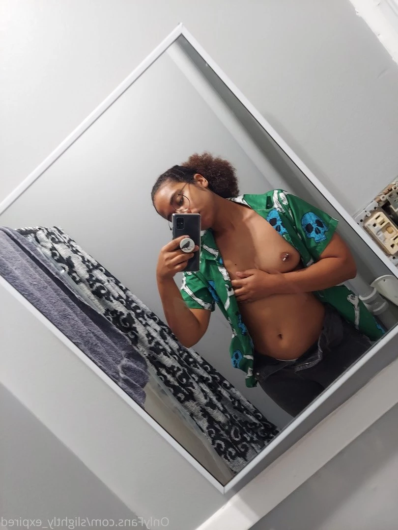slightly expired [ slightly_expired ] Onlyfans leaked photo 5018487 on Hotleaks.tv