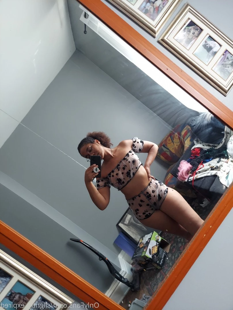 slightly expired [ slightly_expired ] Onlyfans leaked photo 5021881 on Hotleaks.tv