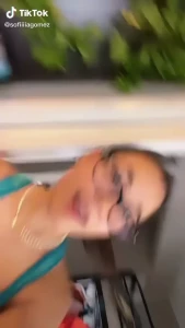 10560274