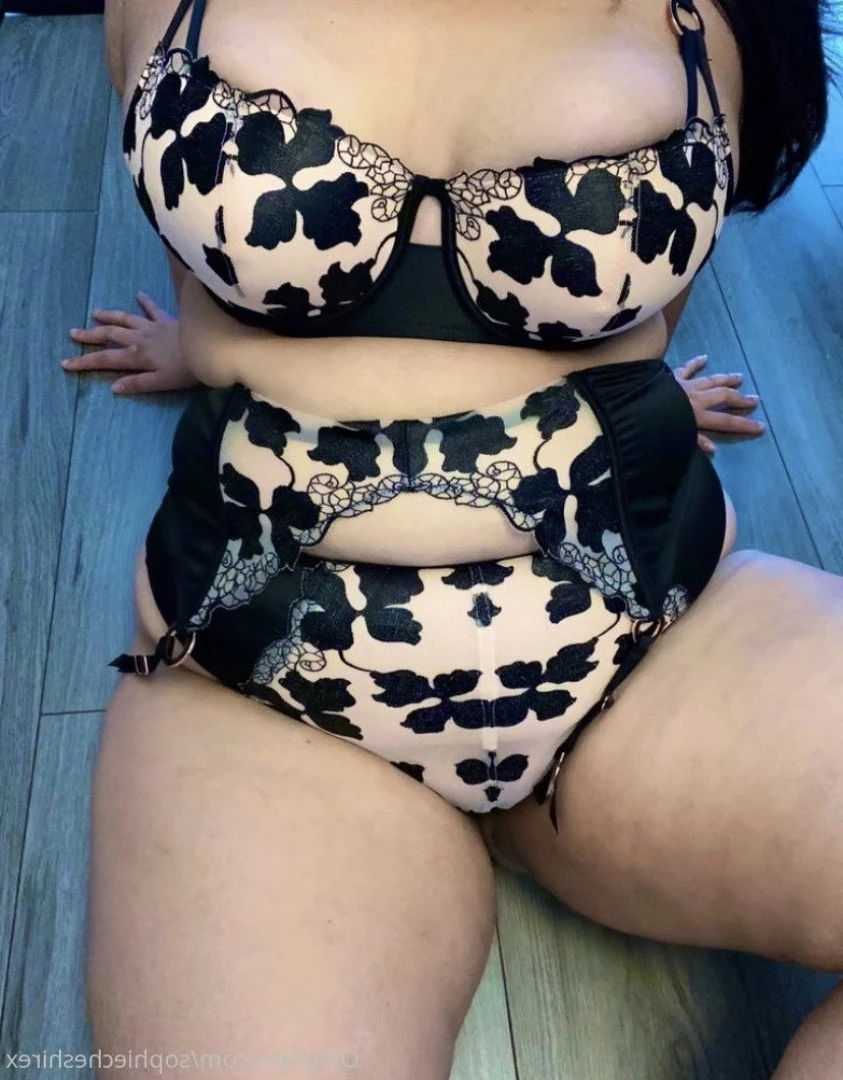 Sophie Cheshire 36DD BRITISH BABE🇬🇧 [ sophiecheshirex ] Onlyfans leaked photo 5010513 on Hotleaks.tv