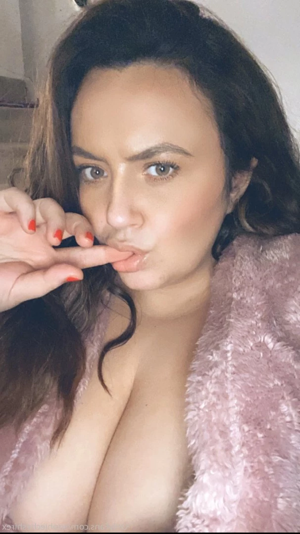 Sophie Cheshire 36DD BRITISH BABE🇬🇧 [ sophiecheshirex ] Onlyfans leaked photo 5011379 on Hotleaks.tv