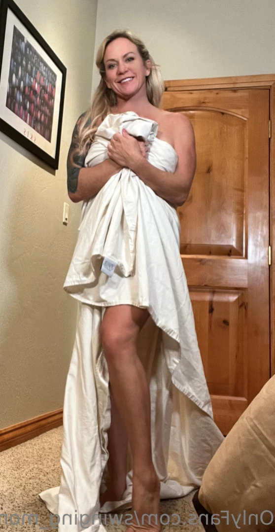 Swinger Step Mom [ swinging_mom_amie ] Onlyfans leaked photo 10915413 on Hotleaks.tv