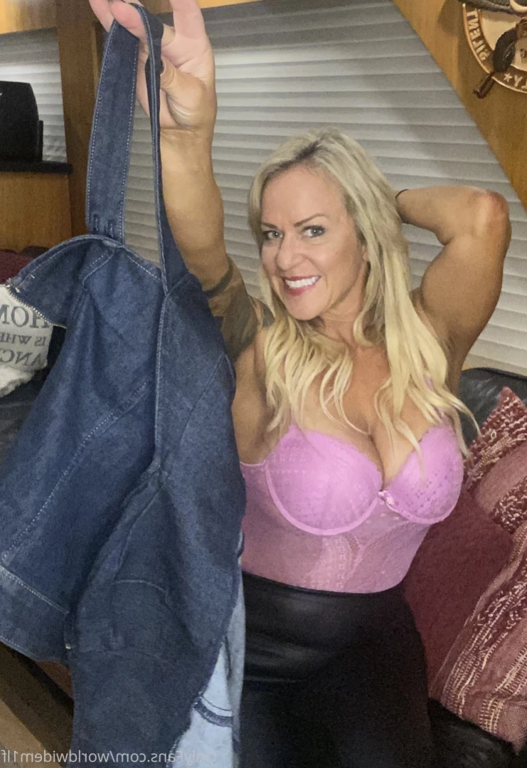 Swinger Step Mom [ swinging_mom_amie ] Onlyfans leaked photo 11101366 on Hotleaks.tv