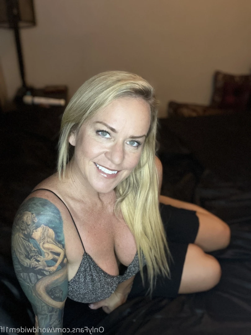 Swinger Step Mom [ swinging_mom_amie ] Onlyfans leaked photo 11101864 on Hotleaks.tv