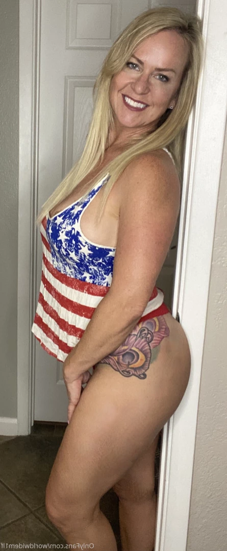 Swinger Step Mom [ swinging_mom_amie ] Onlyfans leaked photo 11101866 on Hotleaks.tv