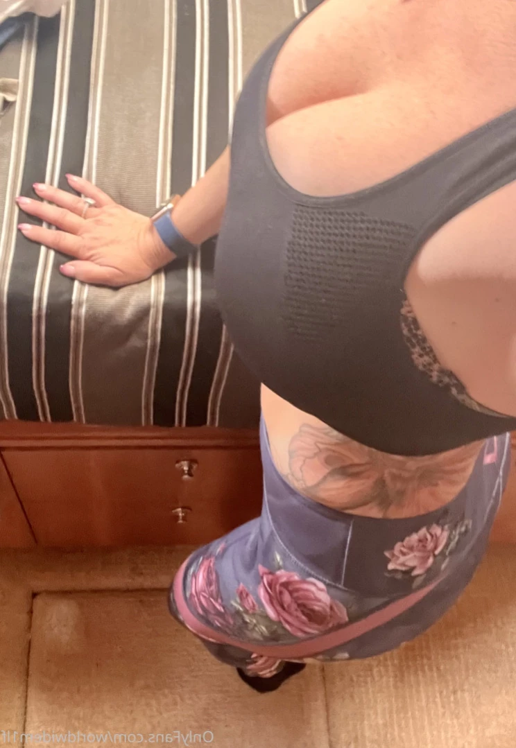 Swinger Step Mom [ swinging_mom_amie ] Onlyfans leaked photo 11102268 on Hotleaks.tv