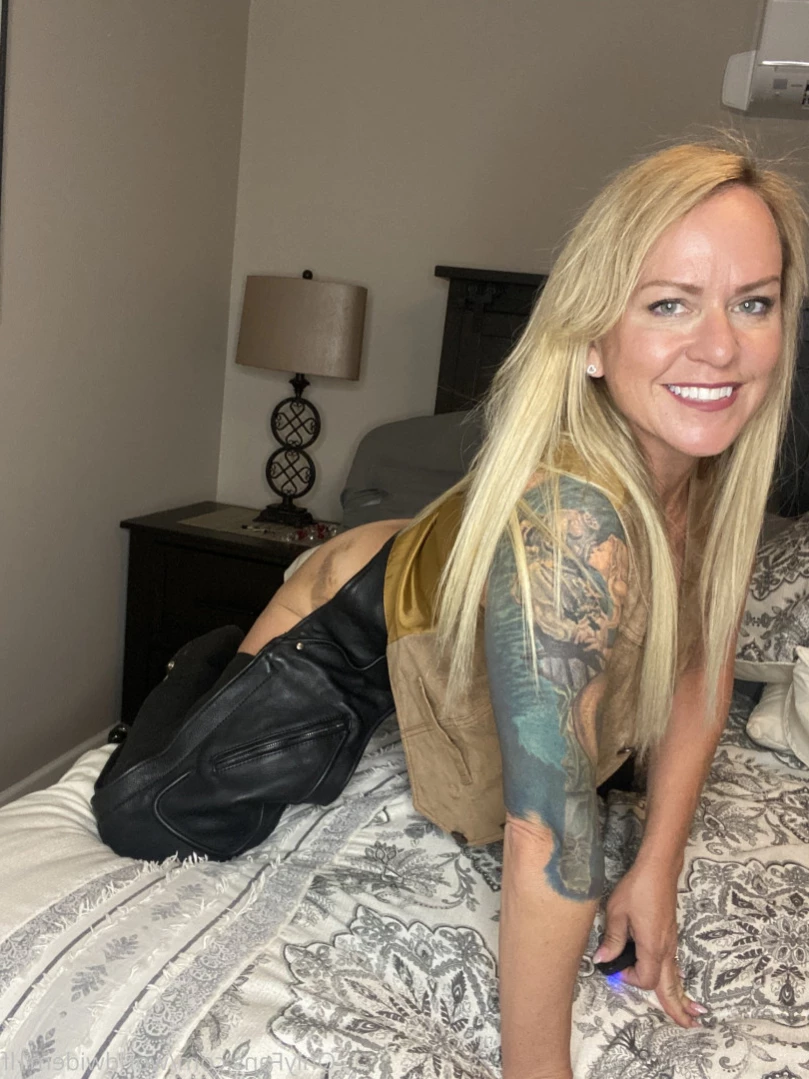 Swinger Step Mom [ swinging_mom_amie ] Onlyfans leaked photo 11102279 on Hotleaks.tv