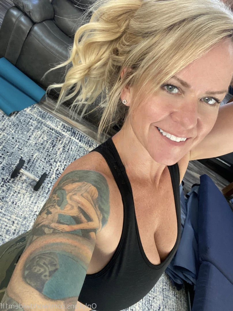 Swinger Step Mom [ swinging_mom_amie ] Onlyfans leaked photo 11102360 on Hotleaks.tv