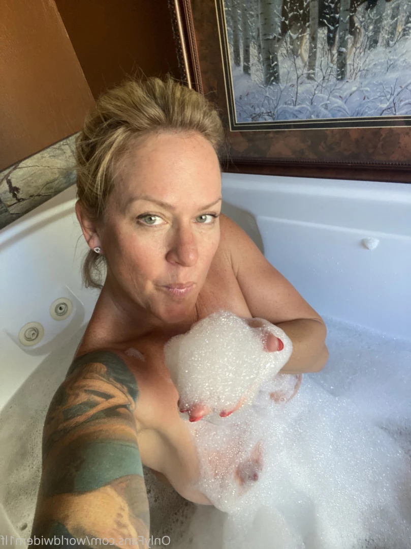 Swinger Step Mom [ swinging_mom_amie ] Onlyfans leaked photo 11102386 on Hotleaks.tv
