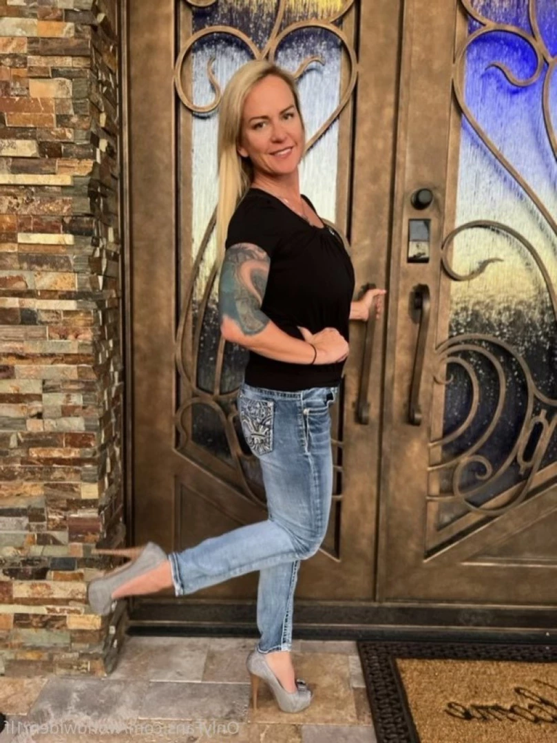 Swinger Step Mom [ swinging_mom_amie ] Onlyfans leaked photo 11468415 on Hotleaks.tv
