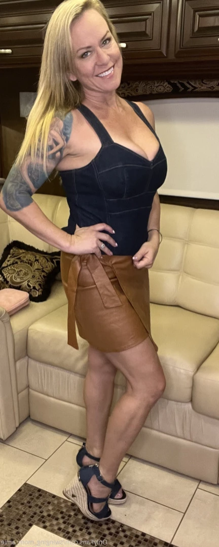 Swinger Step Mom [ swinging_mom_amie ] Onlyfans leaked photo 11659307 on Hotleaks.tv