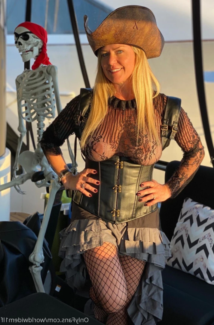 Swinger Step Mom [ swinging_mom_amie ] Onlyfans leaked photo 11723878 on Hotleaks.tv