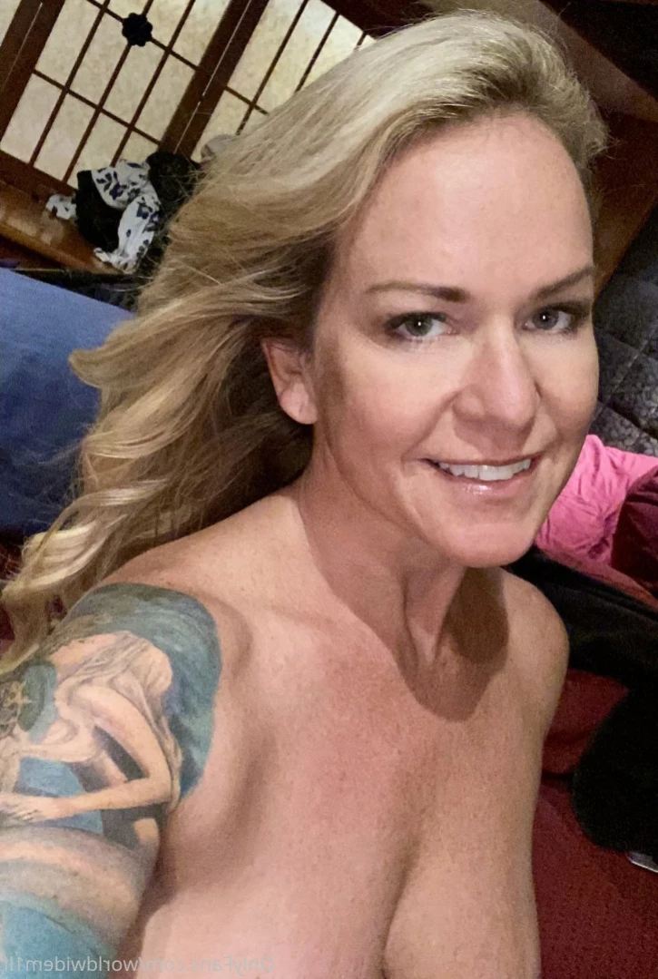 Swinger Step Mom [ swinging_mom_amie ] Onlyfans leaked photo 11992023 on Hotleaks.tv