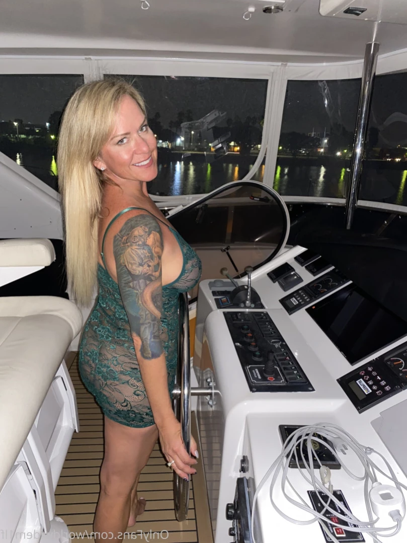 Swinger Step Mom [ swinging_mom_amie ] Onlyfans leaked photo 13100531 on Hotleaks.tv