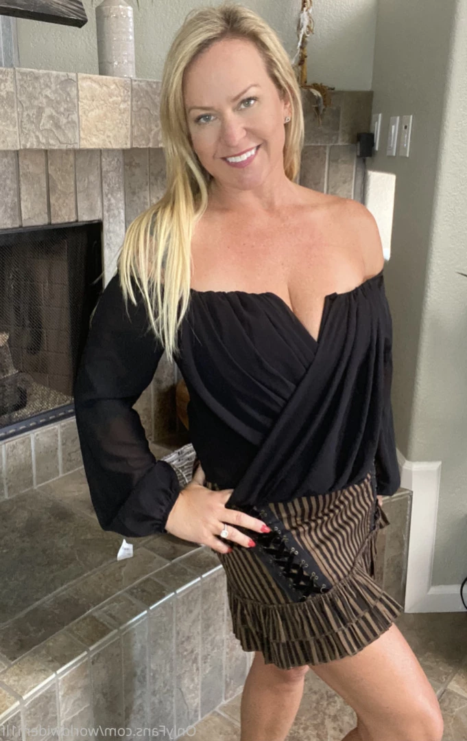 Swinger Step Mom [ swinging_mom_amie ] Onlyfans leaked photo 13124038 on Hotleaks.tv