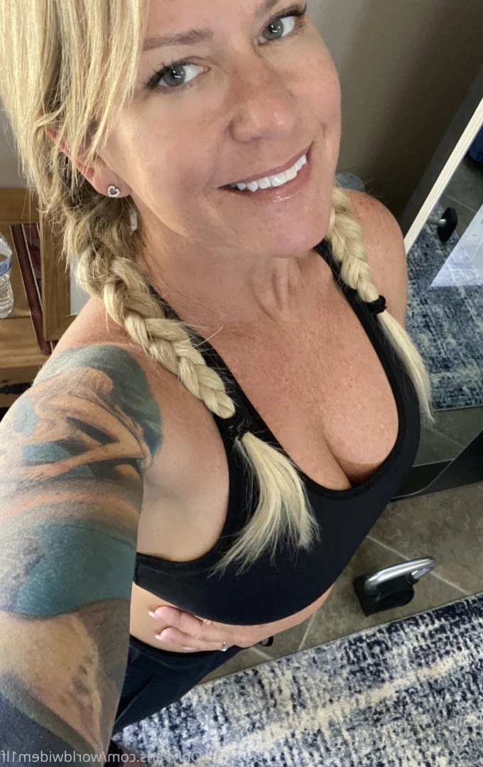 Swinger Step Mom [ swinging_mom_amie ] Onlyfans leaked photo 13219622 on Hotleaks.tv
