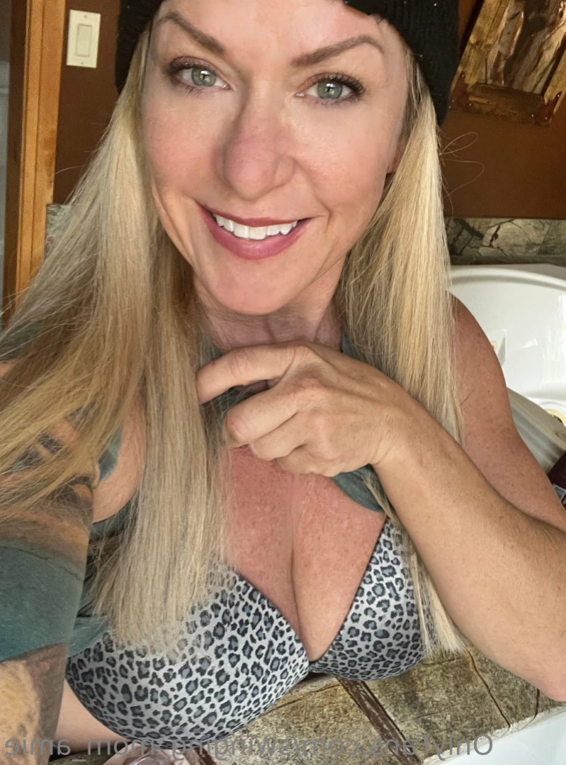 Swinger Step Mom [ swinging_mom_amie ] Onlyfans leaked photo 14194407 on Hotleaks.tv