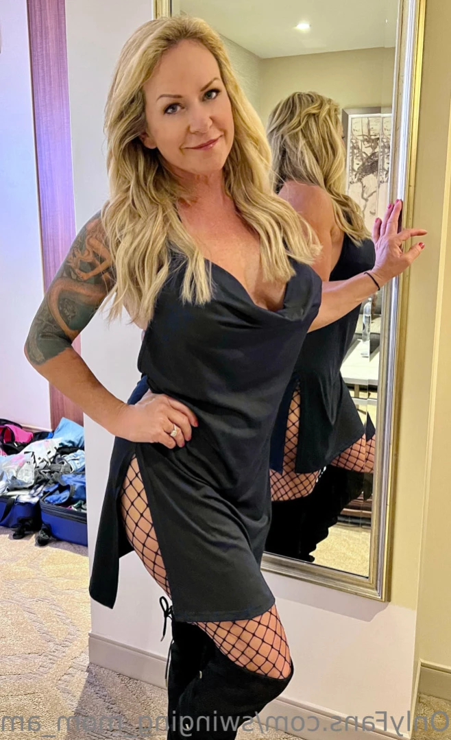 Swinger Step Mom [ swinging_mom_amie ] Onlyfans leaked photo 14211809 on Hotleaks.tv