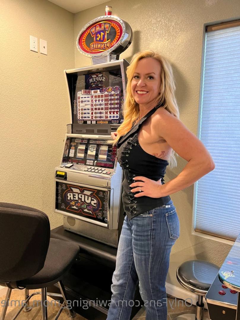 Swinger Step Mom [ swinging_mom_amie ] Onlyfans leaked photo 15261974 on Hotleaks.tv