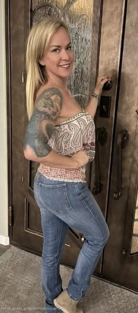 Swinger Step Mom [ swinging_mom_amie ] Onlyfans leaked photo 15559323 on Hotleaks.tv