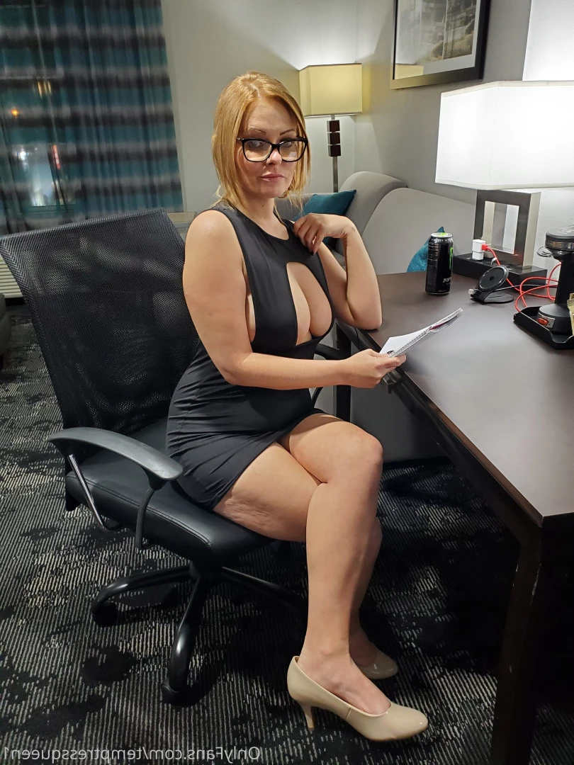 ♠️The queen of bbc♠️ + solo content🔥 [ temptressqueen1 ] Onlyfans leaked photo 9246950 on Hotleaks.tv