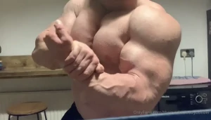 The masked bodybuider [ themaskedbodybuilder ] Onlyfans leaked video 5422204 on Hotleaks.tv