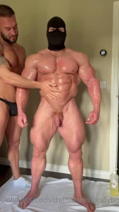10558572
