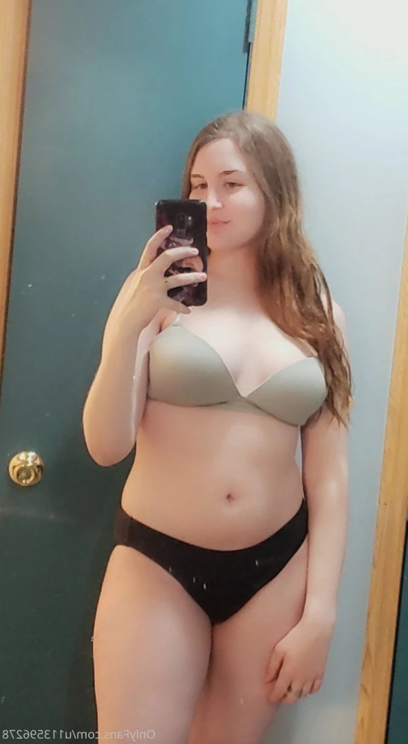 Sara [ u113596278 ] Onlyfans leaked photo 4831651 on Hotleaks.tv