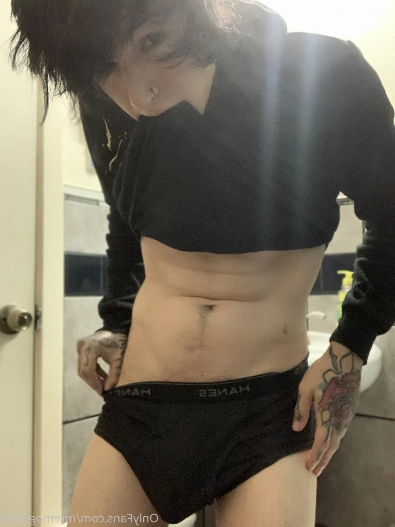 Chris December [ xxchrissdecemberxx ] Onlyfans leaked photo 4756823 on Hotleaks.tv