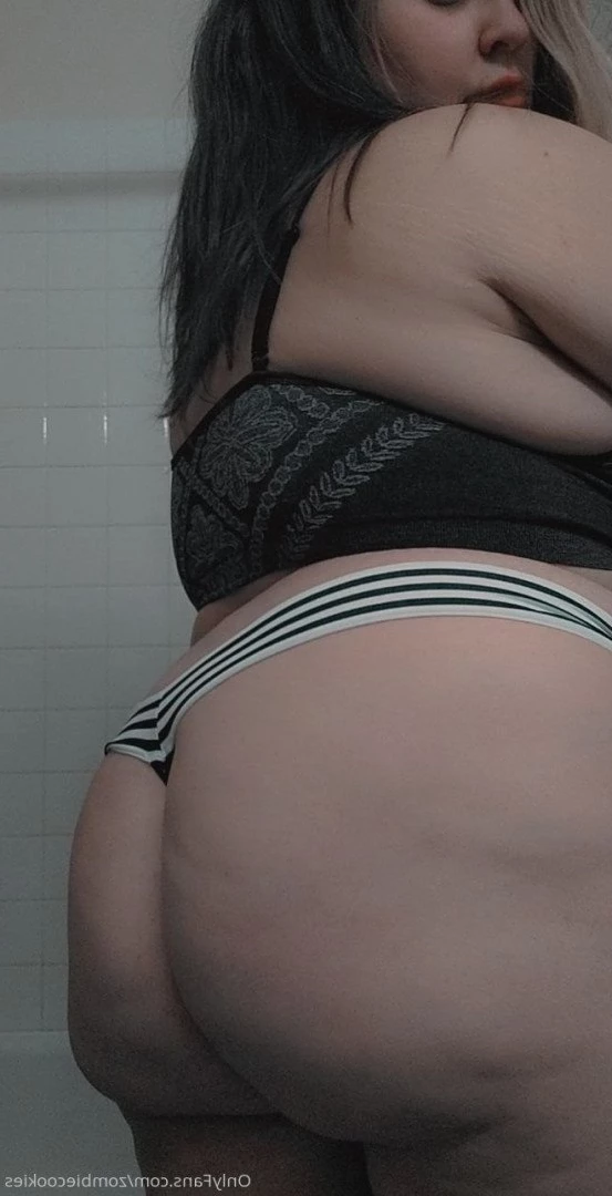 Zₒₘbᵢₑ Cₒₒₖᵢₑₛ [ zombiecookies ] Onlyfans leaked photo 4748636 on Hotleaks.tv