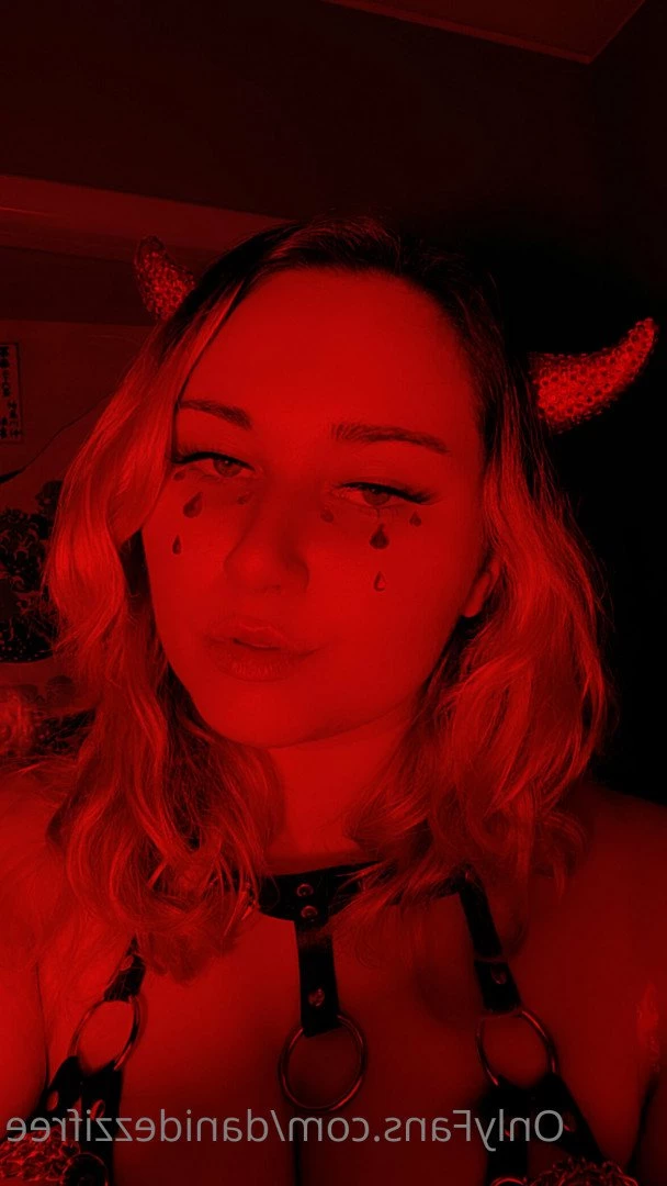 dani dezzi 😇 CHECK YOUR DMS 📩💚 [ danidezzifree ] Onlyfans leaked photo 5013180 on Hotleaks.tv