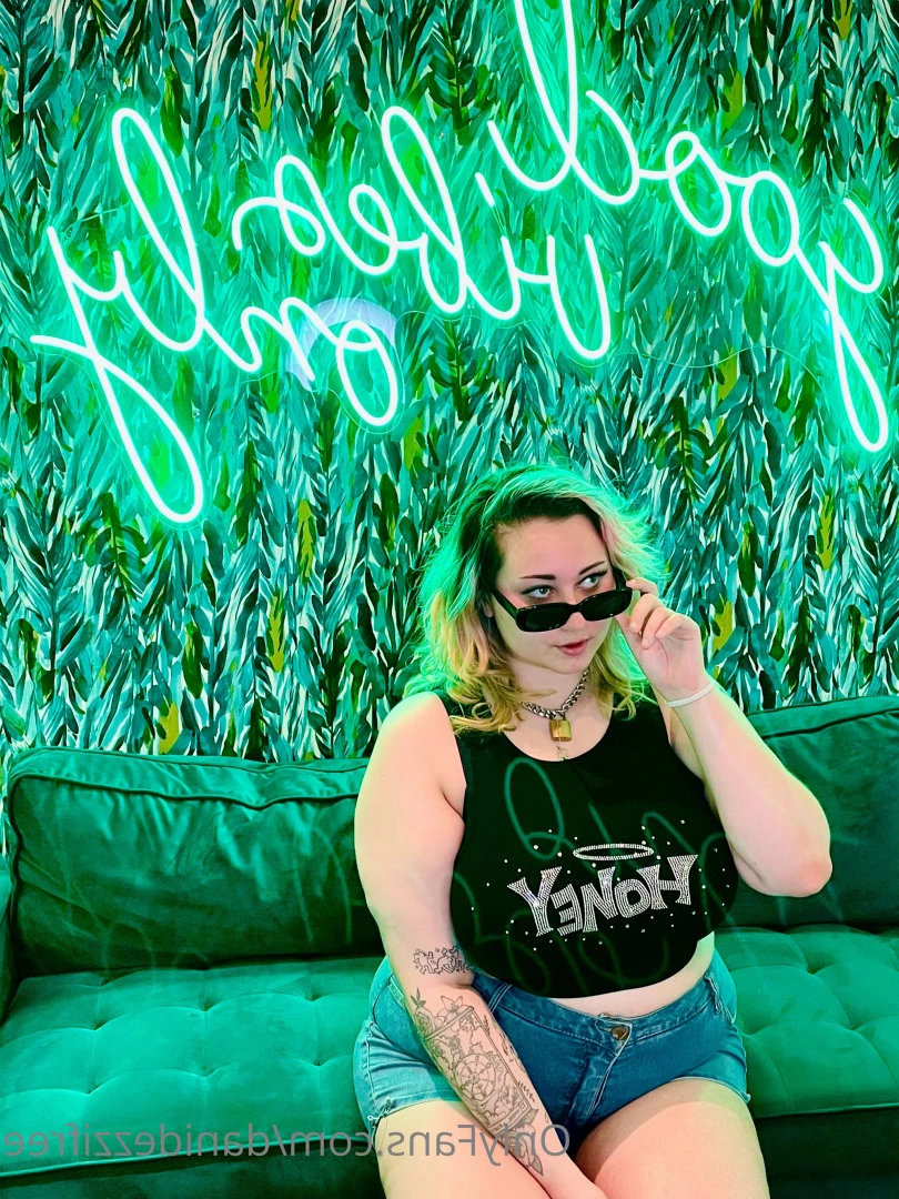 dani dezzi 😇 CHECK YOUR DMS 📩💚 [ danidezzifree ] Onlyfans leaked photo 10625465 on Hotleaks.tv